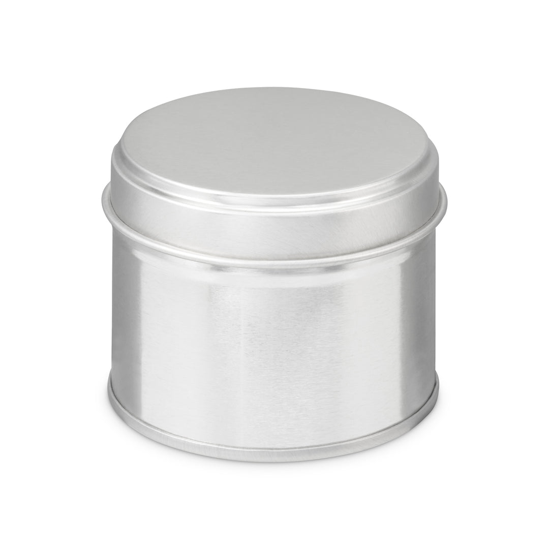 Welded side seam tin in silver on white background T0856